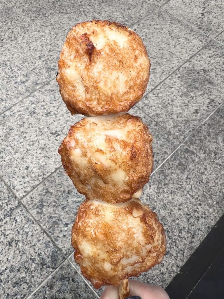 創作煉處 籠淸 ミナカ小田原店で販売されている揚げチーズかまぼこ